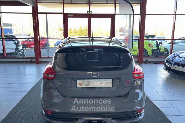 Ford Focus ST 2,0 250 PACK PERFORMANCE APPLE CARPLAY GPS PARK PILOT PACK HIVER RECARO KEYLESS HIFI SONY B - <small></small> 19.990 € <small>TTC</small> - #24