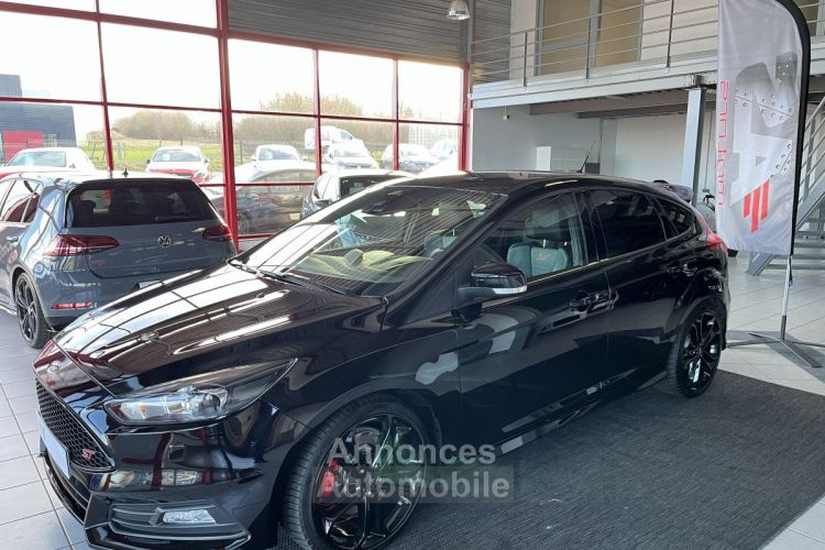 Ford Focus ST 2,0 250 PACK PERFORMANCE GPS SONY RECARO PACK HIVER BLUETOOTH BI-XENON FULL BLACK EXCELLENT - <small></small> 21.990 € <small>TTC</small> - #1