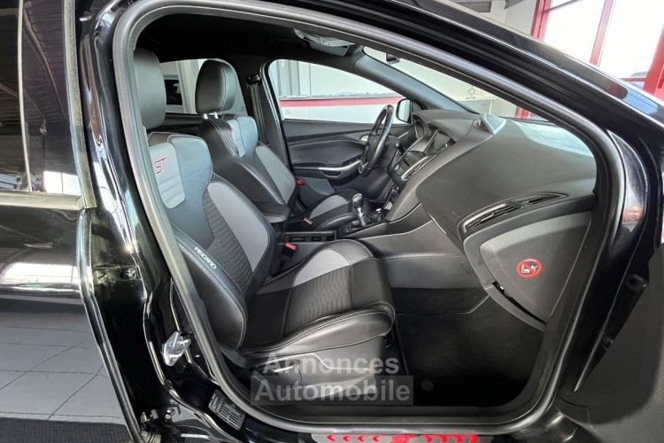 Ford Focus ST 2,0 250 PACK PERFORMANCE GPS SONY RECARO PACK HIVER BLUETOOTH BI-XENON FULL BLACK EXCELLENT - <small></small> 21.990 € <small>TTC</small> - #6