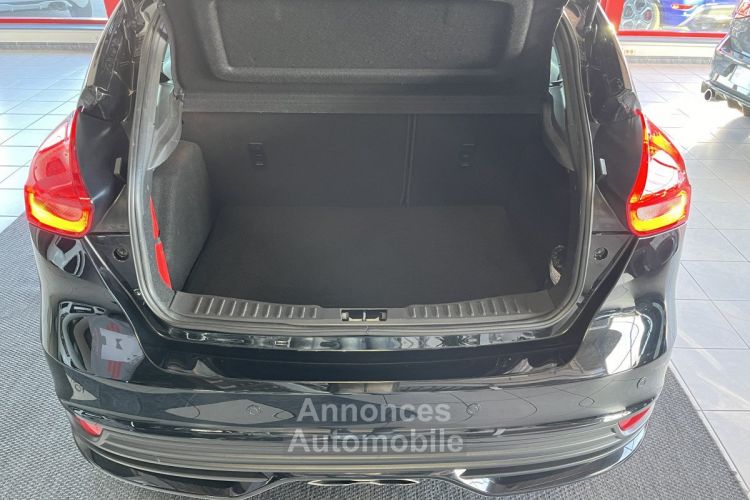 Ford Focus ST 2,0 250 PACK PERFORMANCE GPS SONY RECARO PACK HIVER BLUETOOTH BI-XENON FULL BLACK EXCELLENT - <small></small> 21.990 € <small>TTC</small> - #13
