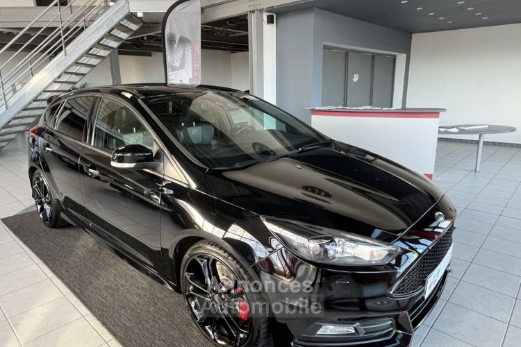 Ford Focus ST 2,0 250 PACK PERFORMANCE GPS SONY RECARO PACK HIVER BLUETOOTH BI-XENON FULL BLACK EXCELLENT - <small></small> 21.990 € <small>TTC</small> - #20