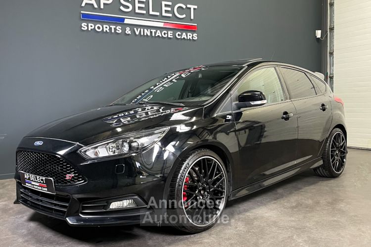 Ford Focus ST 2.0 250ch PANO, CAM, RECARO - <small></small> 20.990 € <small>TTC</small> - #1