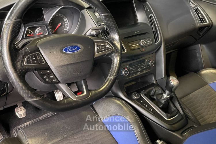 Ford Focus ST 2.0 250ch PANO, CAM, RECARO - <small></small> 19.990 € <small>TTC</small> - #6