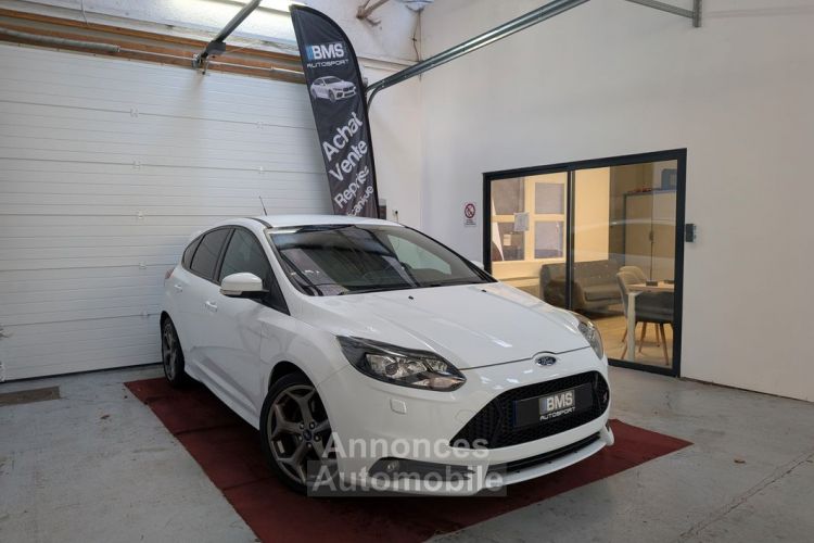 Ford Focus ST 2.0 EcoBoost 250 (Cuir, Xénon, GPS, Sièges elec chauffants) - <small></small> 15.990 € <small>TTC</small> - #1