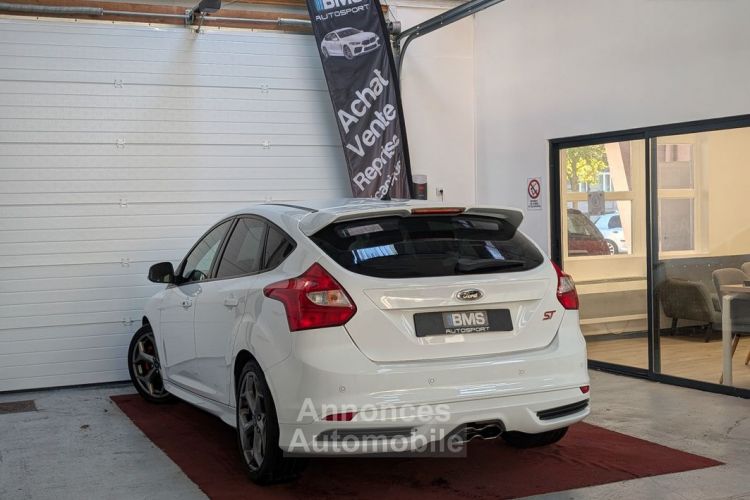 Ford Focus ST 2.0 EcoBoost 250 (Cuir, Xénon, GPS, Sièges elec chauffants) - <small></small> 15.990 € <small>TTC</small> - #2