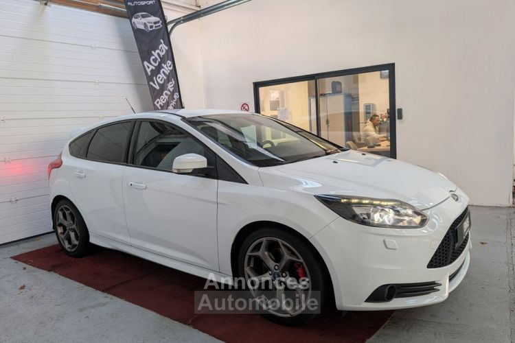 Ford Focus ST 2.0 EcoBoost 250 (Cuir, Xénon, GPS, Sièges elec chauffants) - <small></small> 15.990 € <small>TTC</small> - #3