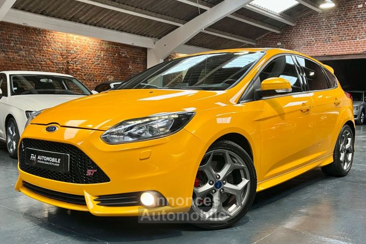 Ford Focus ST 2.0L 250 ch Sièges chauffants Carnet d’entretien Etat proche du neuf - <small></small> 18.780 € <small>TTC</small> - #1