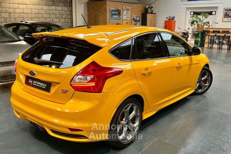 Ford Focus ST 2.0L 250 ch Sièges chauffants Carnet d’entretien Etat proche du neuf - <small></small> 18.780 € <small>TTC</small> - #2