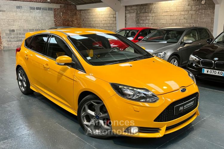 Ford Focus ST 2.0L 250 ch Sièges chauffants Carnet d’entretien Etat proche du neuf - <small></small> 18.780 € <small>TTC</small> - #4