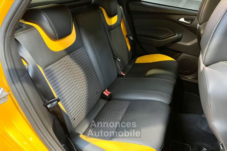 Ford Focus ST 2.0L 250 ch Sièges chauffants Carnet d’entretien Etat proche du neuf - <small></small> 18.780 € <small>TTC</small> - #9