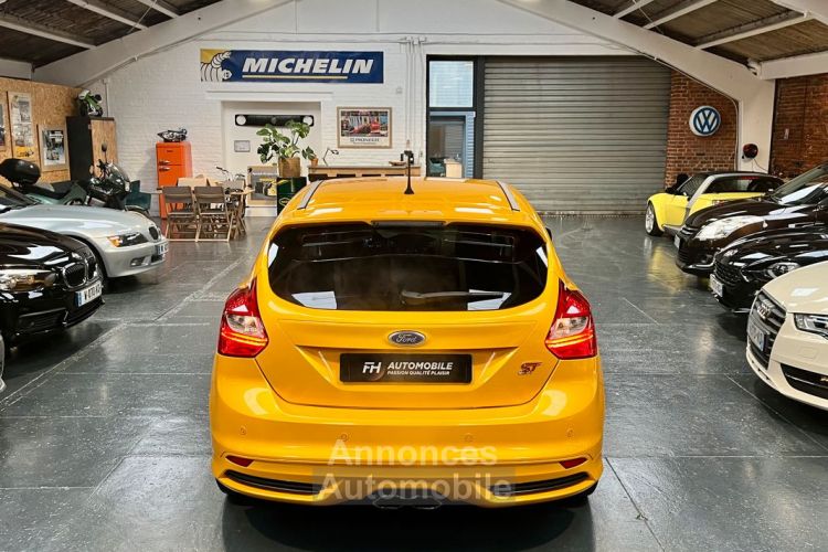 Ford Focus ST 2.0L 250 ch Sièges chauffants Carnet d’entretien Etat proche du neuf - <small></small> 18.780 € <small>TTC</small> - #10