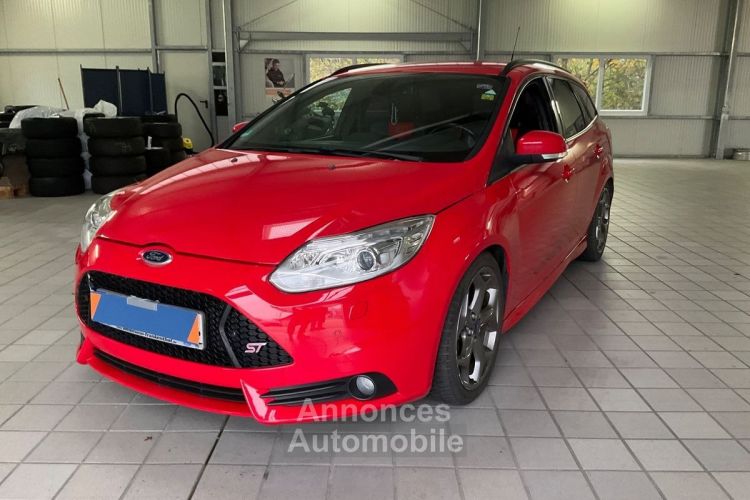 Ford Focus SW ST 2.0 250 CV / 2012 / 121900KM / GPS / XENON / RECARO / 2E MAIN / GTIE 12 MOIS - <small></small> 15.490 € <small>TTC</small> - #1