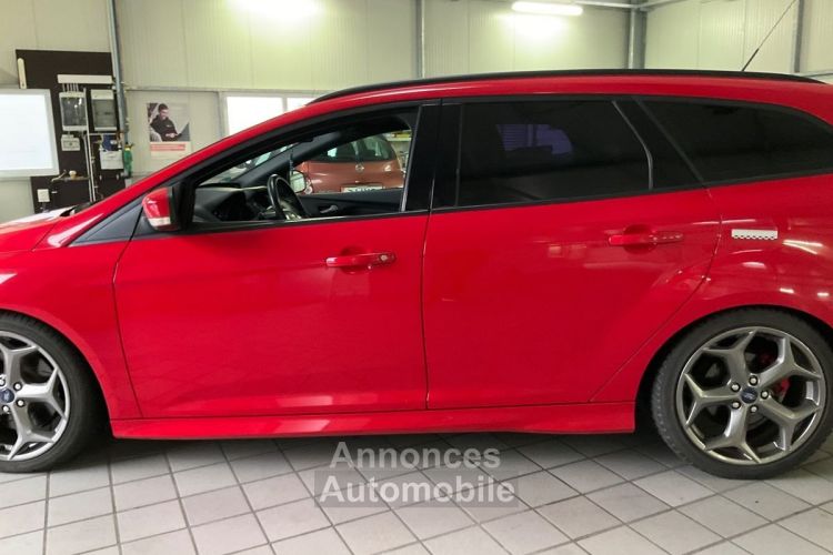 Ford Focus SW ST 2.0 250 CV / 2012 / 121900KM / GPS / XENON / RECARO / 2E MAIN / GTIE 12 MOIS - <small></small> 15.490 € <small>TTC</small> - #2