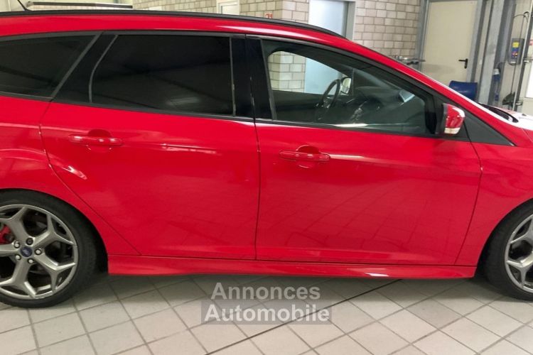 Ford Focus SW ST 2.0 250 CV / 2012 / 121900KM / GPS / XENON / RECARO / 2E MAIN / GTIE 12 MOIS - <small></small> 15.490 € <small>TTC</small> - #6