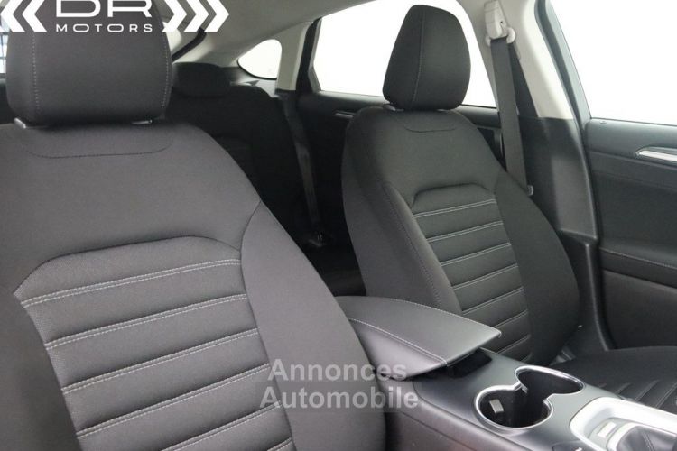 Ford Mondeo BERLINE 1.0 ECOBOOST TREND STYLE - NAVI MIRROR LINK - <small></small> 14.995 € <small>TTC</small> - #13