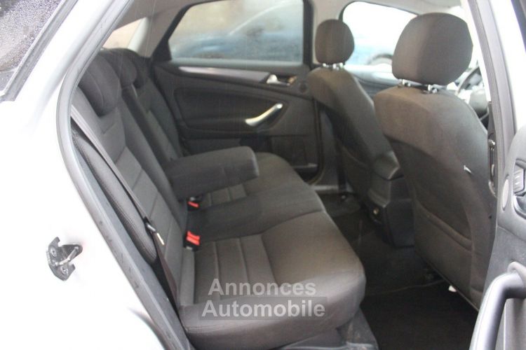 Ford Mondeo III (2) 1.6 TI-VCT 120 TITANIUM BVM 5 5P - <small></small> 6.990 € <small>TTC</small> - #7