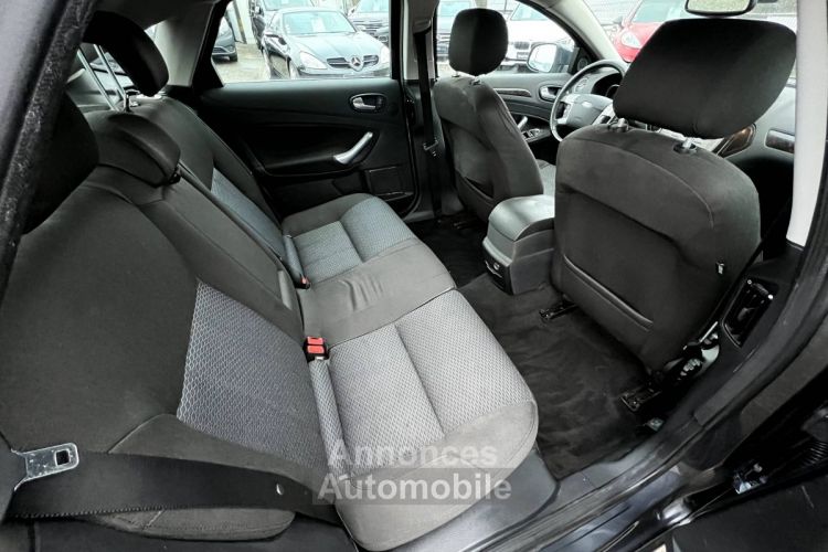 Ford Mondeo III 2.0 TDCi 130ch Ghia Boîte auto Clim Régulateur - <small></small> 3.490 € <small>TTC</small> - #17