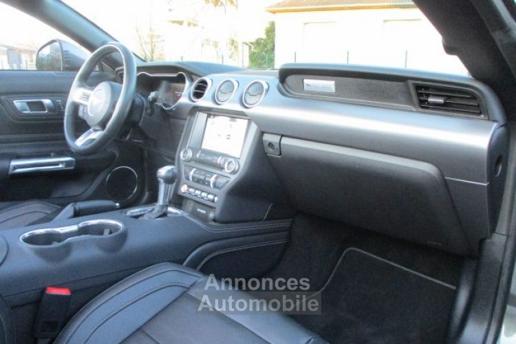 Ford Mustang 5.0 gt cabriolet phase 2 échappement inox visible et disponible sur notre parc 51900 € - <small></small> 51.900 € <small>TTC</small> - #4