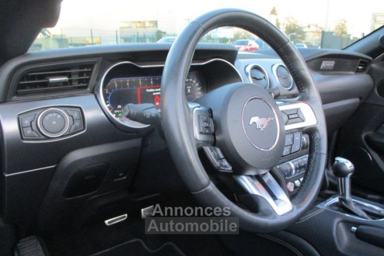 Ford Mustang 5.0 gt cabriolet phase 2 échappement inox visible et disponible sur notre parc 51900 € - <small></small> 51.900 € <small>TTC</small> - #9