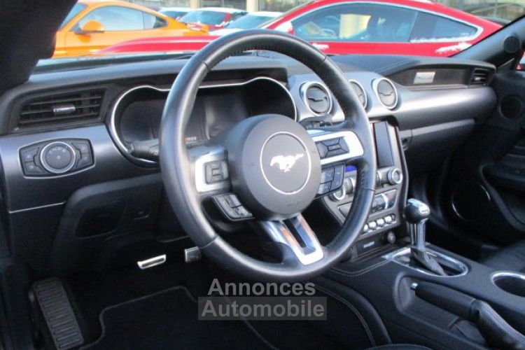 Ford Mustang 5.0 gt cabriolet phase 2 échappement inox visible et disponible sur notre parc 51900 € - <small></small> 51.900 € <small>TTC</small> - #12