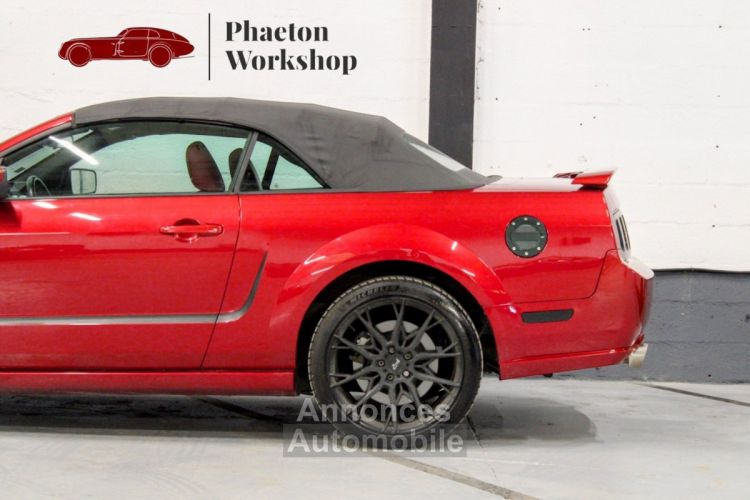 Ford Mustang Convertible V8 BVA CABRIOLET V8 ROUGE BORDEAUX - BVA - CAMERA - ECHAPPEMENT INOX - COLLECTEUR - ARBRES A CAMES - KIT GROS FREINS BREMBO - - <small></small> 29.990 € <small>TTC</small> - #38