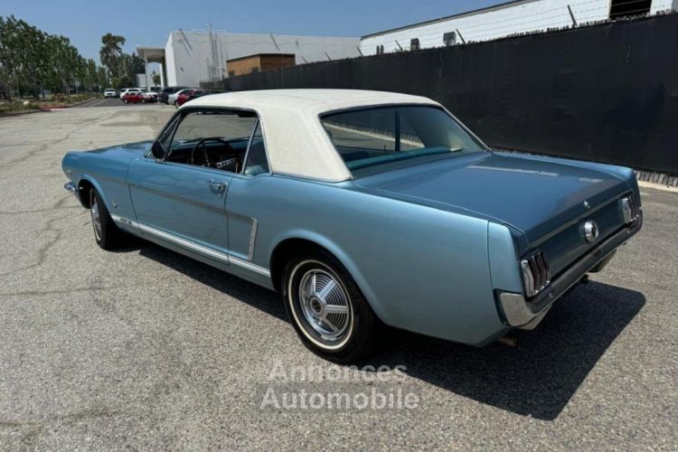 Ford Mustang COUPE BLEUE TOIT VINYLE BLANC 1965 - <small></small> 39.900 € <small>TTC</small> - #2