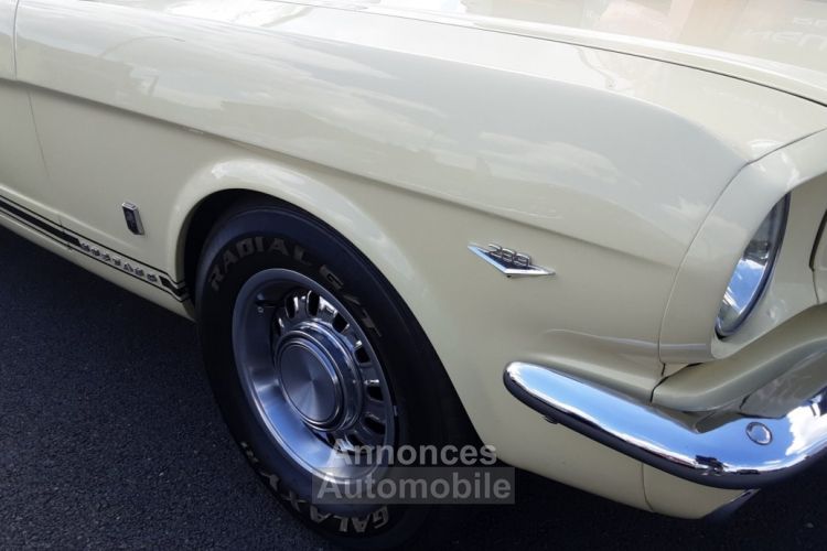 Ford Mustang COUPE JAUNE TOIT VINYLE CODE A GT - <small></small> 40.500 € <small>TTC</small> - #20