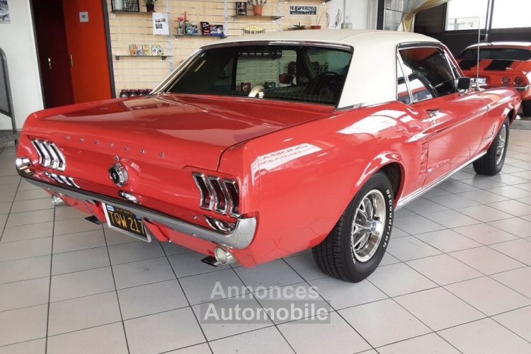 Ford Mustang COUPE ROUGE TOIT VINYLE BLANC 289CI V8 1967 - <small></small> 39.900 € <small>TTC</small> - #2