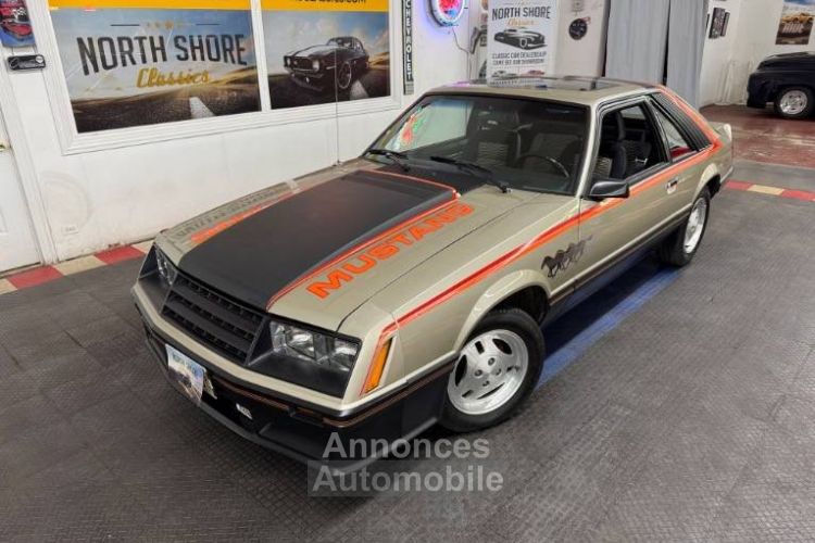 Ford Mustang pace car  - <small></small> 37.000 € <small>TTC</small> - #18