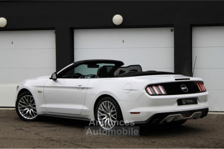 Ford Mustang V8 5.0 CABRIOLET | 1.HAND CAR PLAY BREMBO - <small></small> 39.900 € <small>TTC</small> - #4