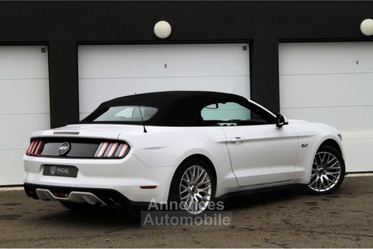 Ford Mustang V8 5.0 CABRIOLET | 1.MAIN CAR PLAY BREMBO - <small></small> 39.900 € <small>TTC</small> - #2