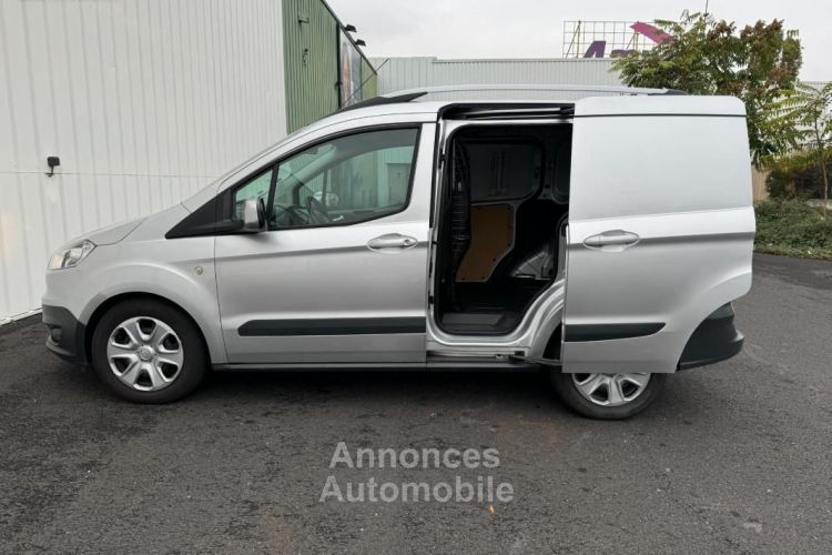 Ford Transit Courier FOURGON 1.0 ECOBOOST 100 TREND DOUBLE PORTE LATERALE - <small></small> 11.590 € <small>TTC</small> - #18