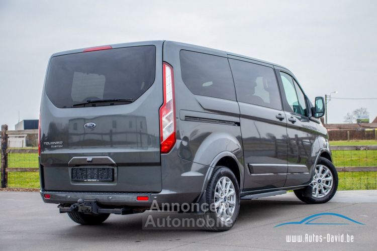 Ford Transit Tourneo Custom 2.0 TDCi 170PK Dubbel cabine 5pl. Automaat EcoBlue Titanium - LICHTE VRACHT - HISTORIEK - DUBBELE SCHUIFDEUR - APPLE CARPLAY - CAMERA - - <small></small> 33.999 € <small>TTC</small> - #47