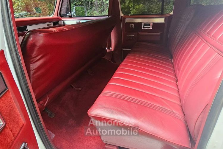 G.M.C Suburban 2500  - <small></small> 22.000 € <small>TTC</small> - #12