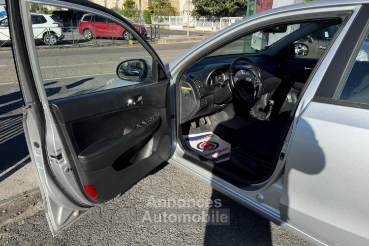 Hyundai i30 1.6 CRDi - 115 Clim + Radar AR + Attelage - <small></small> 5.990 € <small>TTC</small> - #25