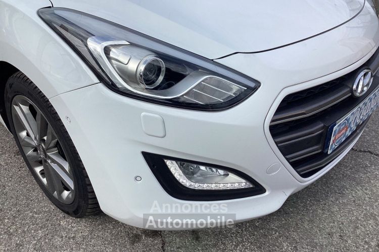 Hyundai i30 SW 1.6 CRDi Premium blue - <small></small> 9.900 € <small>TTC</small> - #24