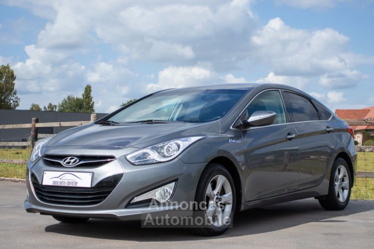 Hyundai i40 1.7 CRDi BlueDrive - HISTORIEK - STUURWIELVERWARMING - LEDER - CAMERA - AIRCO - KEYLESS - <small></small> 8.999 € <small>TTC</small> - #3