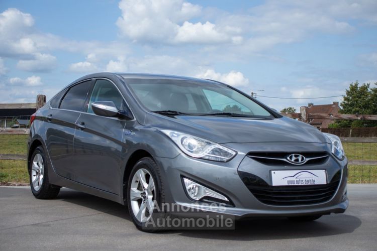 Hyundai i40 1.7 CRDi BlueDrive - HISTORIEK - STUURWIELVERWARMING - LEDER - CAMERA - AIRCO - KEYLESS - <small></small> 8.999 € <small>TTC</small> - #5