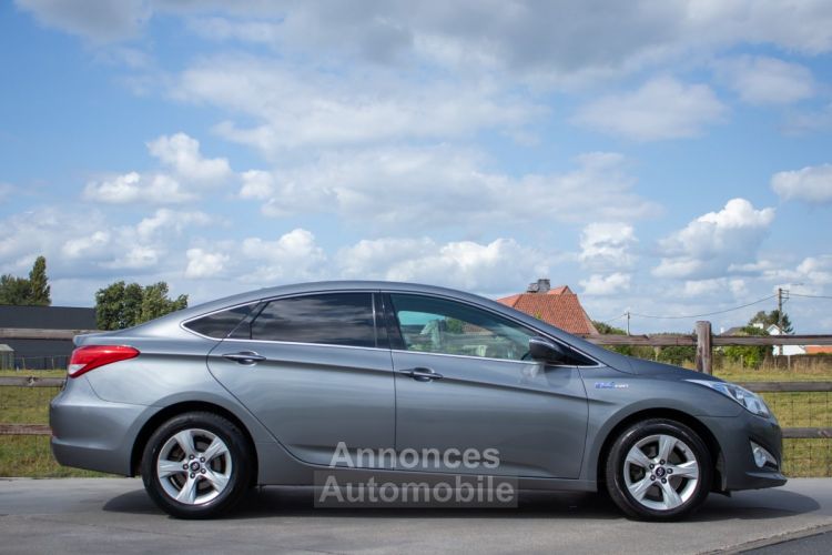 Hyundai i40 1.7 CRDi BlueDrive - HISTORIEK - STUURWIELVERWARMING - LEDER - CAMERA - AIRCO - KEYLESS - <small></small> 8.999 € <small>TTC</small> - #6