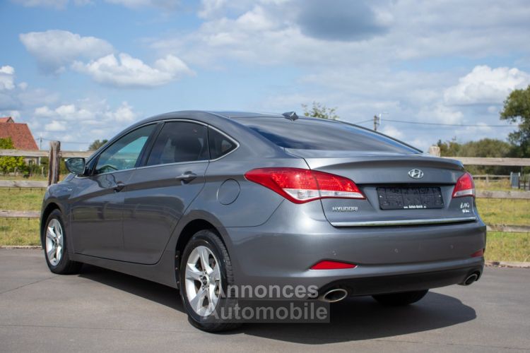 Hyundai i40 1.7 CRDi BlueDrive - HISTORIEK - STUURWIELVERWARMING - LEDER - CAMERA - AIRCO - KEYLESS - <small></small> 8.999 € <small>TTC</small> - #9