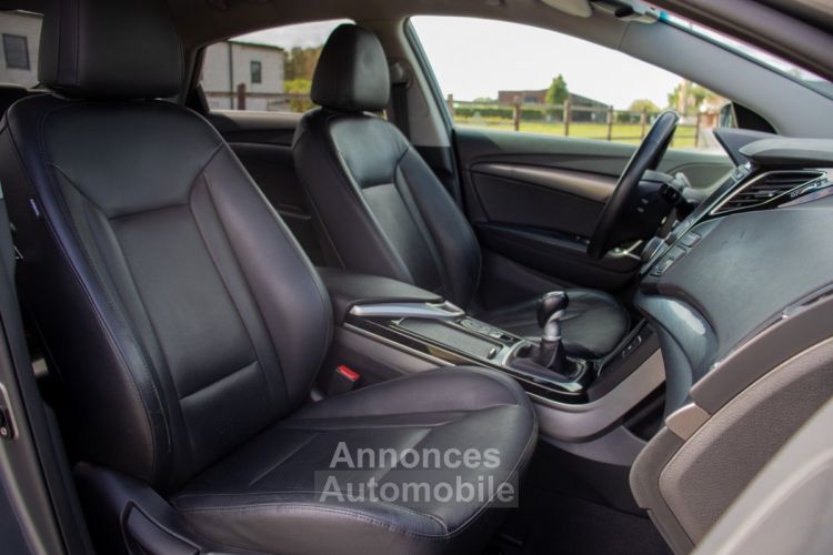 Hyundai i40 1.7 CRDi BlueDrive - HISTORIEK - STUURWIELVERWARMING - LEDER - CAMERA - AIRCO - KEYLESS - <small></small> 8.999 € <small>TTC</small> - #14