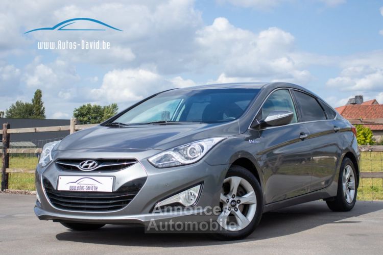 Hyundai i40 1.7 CRDi BlueDrive - HISTORIEK - STUURWIELVERWARMING - LEDER - CAMERA - AIRCO - KEYLESS - <small></small> 8.999 € <small>TTC</small> - #43