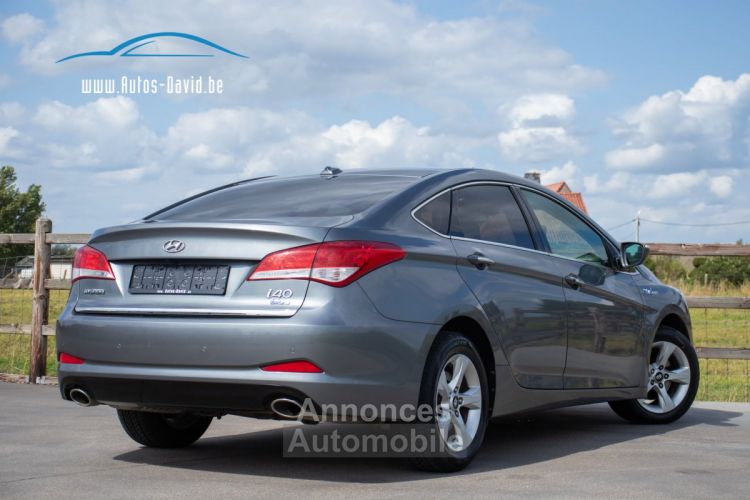 Hyundai i40 1.7 CRDi BlueDrive - HISTORIEK - STUURWIELVERWARMING - LEDER - CAMERA - AIRCO - KEYLESS - <small></small> 8.999 € <small>TTC</small> - #44