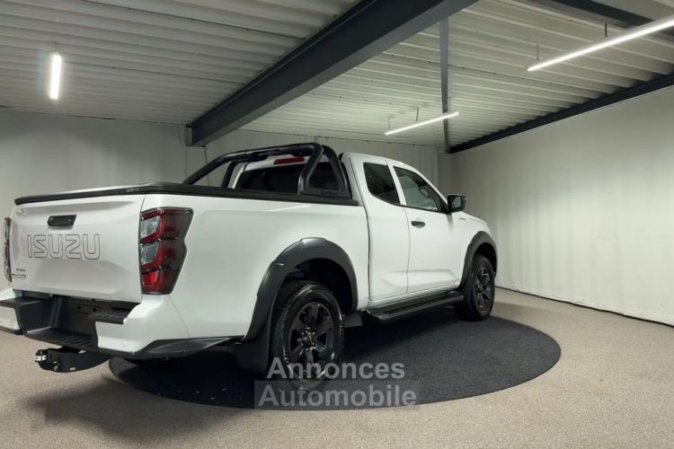 Isuzu D-Max 2024 1.9 Extended Cab V-Cross Automaat 3500KG Trekgewic - <small></small> 55.472 € <small></small> - #5