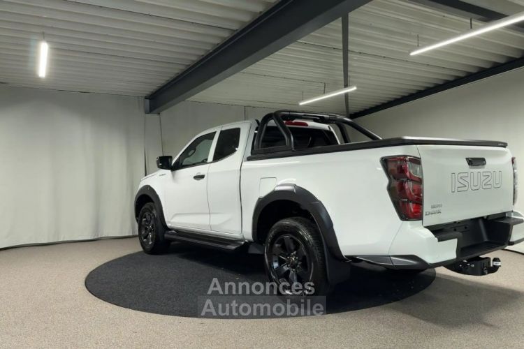 Isuzu D-Max 2024 1.9 Extended Cab V-Cross Automaat 3500KG Trekgewic - <small></small> 55.472 € <small></small> - #12