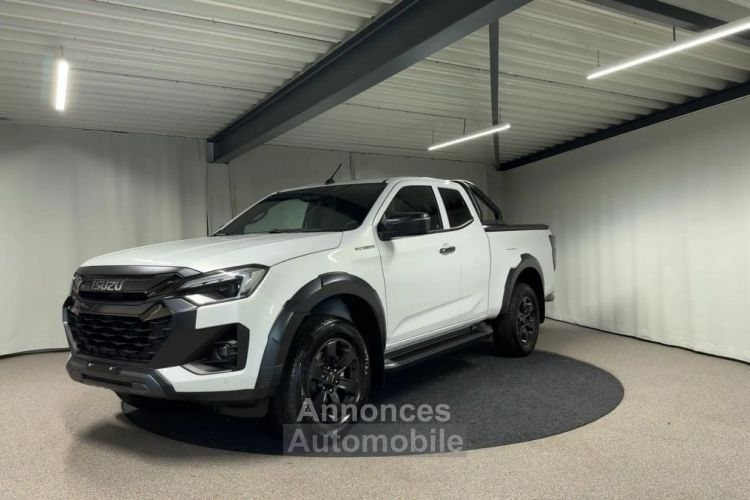 Isuzu D-Max 2024 1.9 Extended Cab V-Cross Automaat 3500KG Trekgewic - <small></small> 55.472 € <small></small> - #13