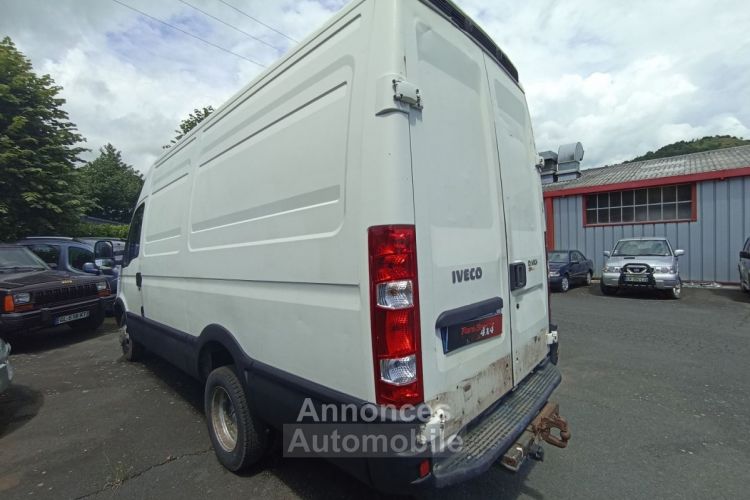 Iveco Daily 35C FG ROUES JUMELEES FOURGON PHASE 2 35C13V13 2.3 TD MOYEN SURÉLEVÉ 126 CV - <small></small> 6.800 € <small>TTC</small> - #4