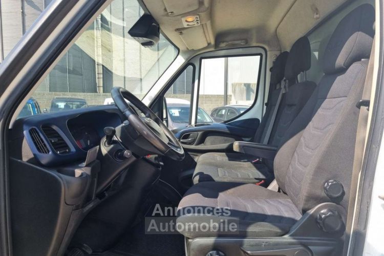 Iveco Daily FOURGON CAISSE ROUE JUMELEE GPS USB CRUISE - <small></small> 25.990 € <small>TTC</small> - #9