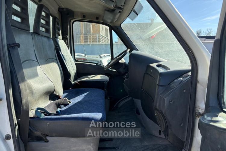 Iveco Daily VU FOURGON 35C10 2.3 D 95 ch UTILITAIRE - <small></small> 6.989 € <small>TTC</small> - #14