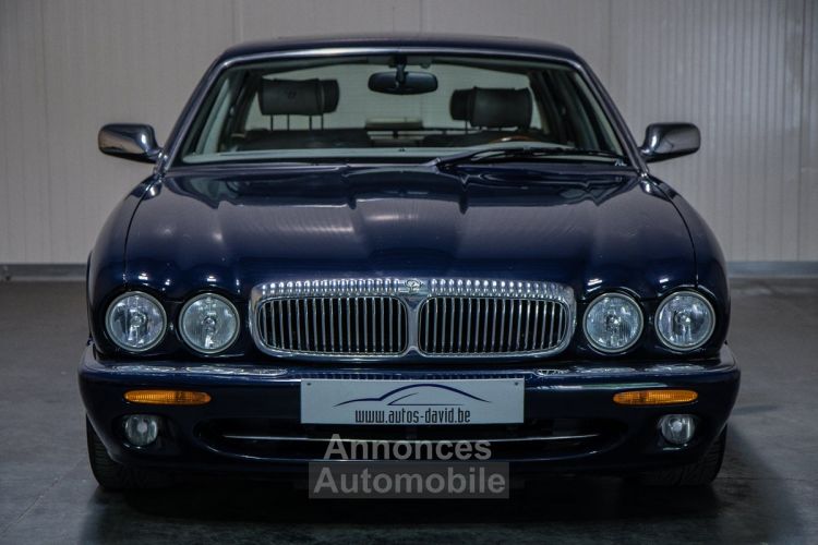 Jaguar Daimler Super V8 Jaguar 4.0 V8 - MEMORY SEATS - ZETELVERWARMING - ONDERHOUDSHISTORIEK - <small></small> 10.999 € <small>TTC</small> - #3